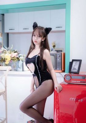 女职员的丝袜 中文字幕