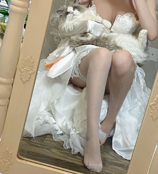 贱妾扒下脱裙子撅屁股迎