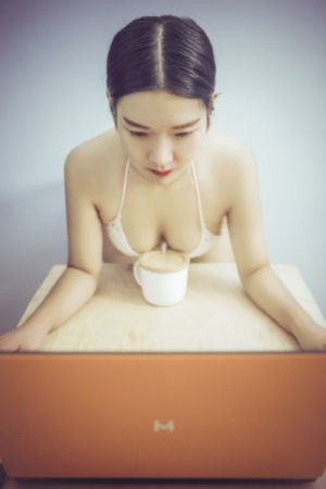 《湿濡的女人》无删减