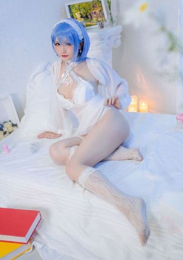 三级做爰蜜桃成熟时电影卿本佳人
